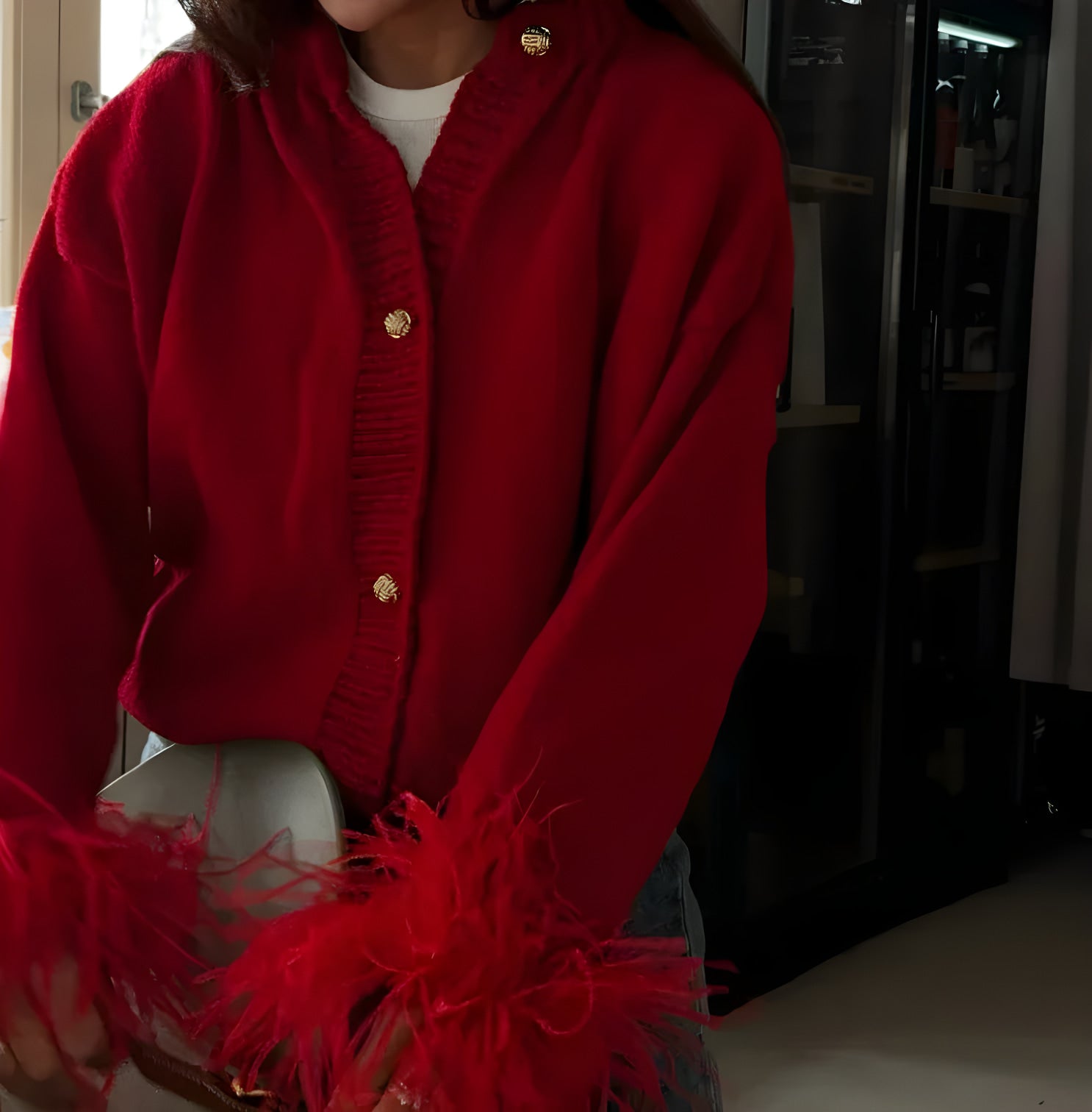 cardigan in maglia con rifiniture di piuma