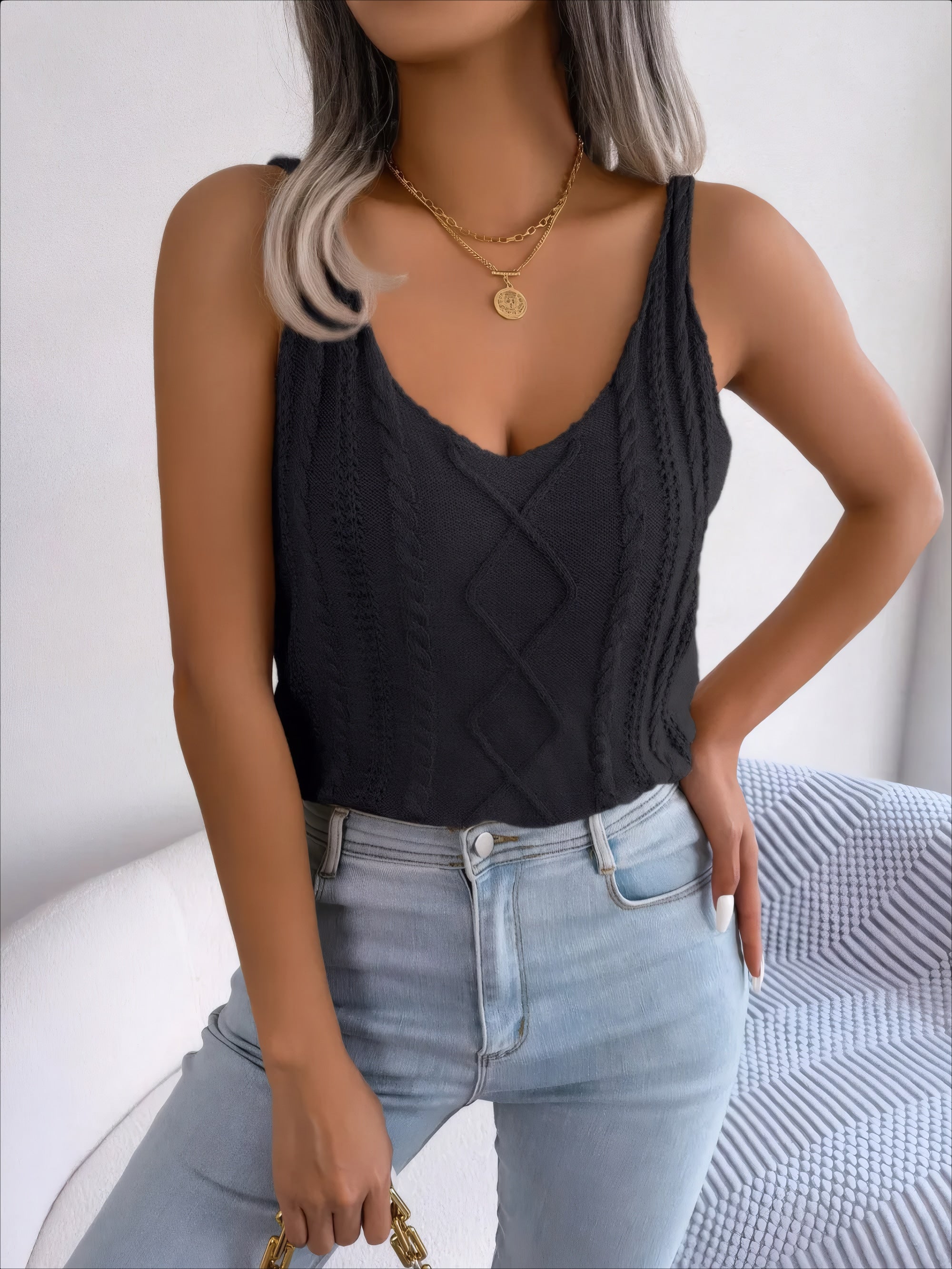 ELNOVÉ Alix Scoop-Neck Knit Vest #Color_Black