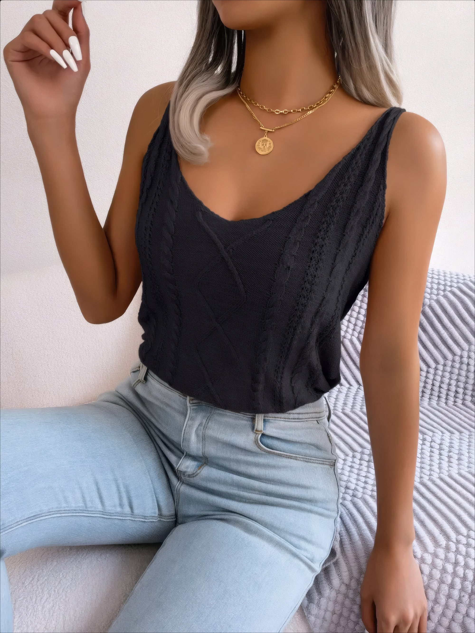 ELNOVÉ Alix Scoop-Neck Knit Vest #Color_Black