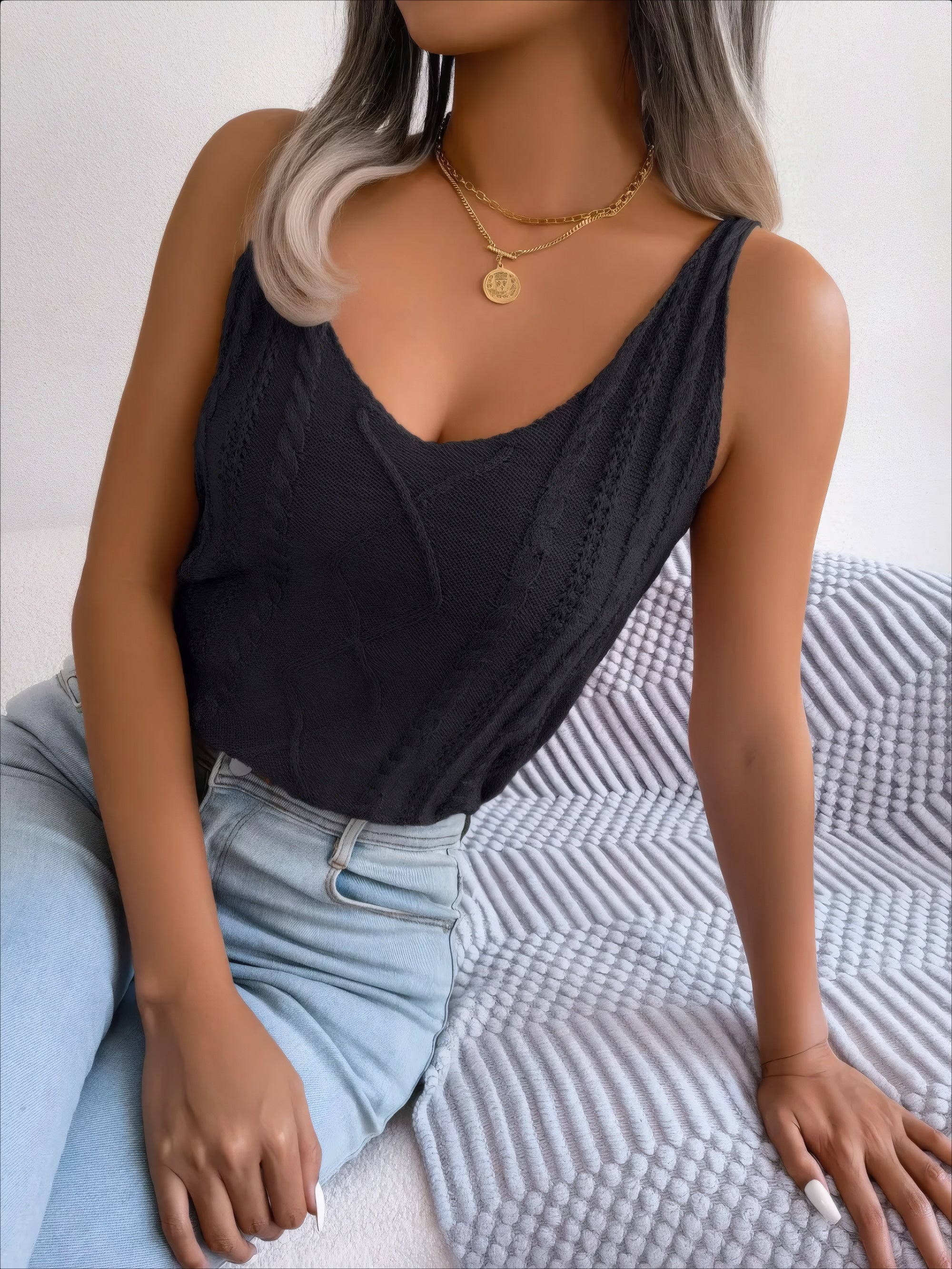 ELNOVÉ Alix Scoop-Neck Knit Vest #Color_Black