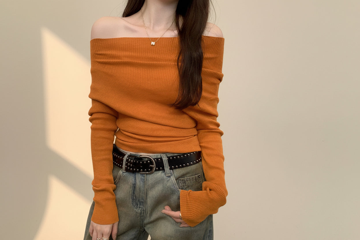 ELNOVÉ Fitted Ribbed Knit Top