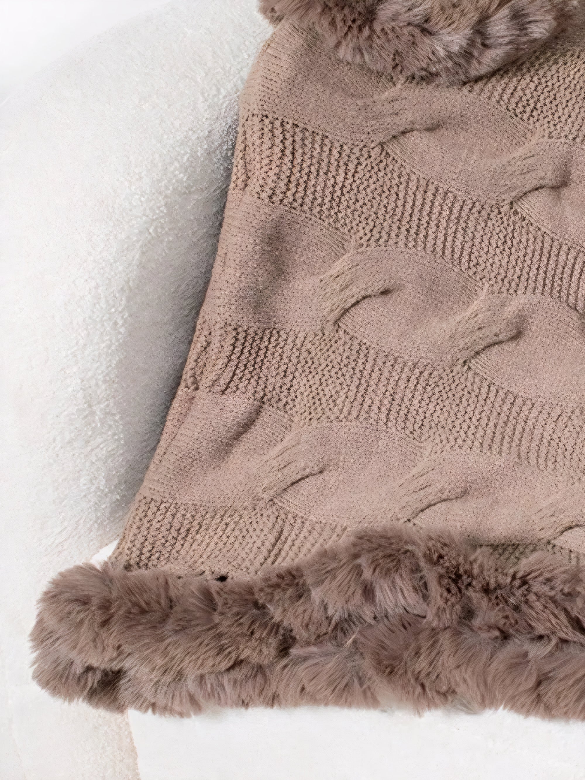 ELNOVÉ Renée Zopfmuster-Poncho