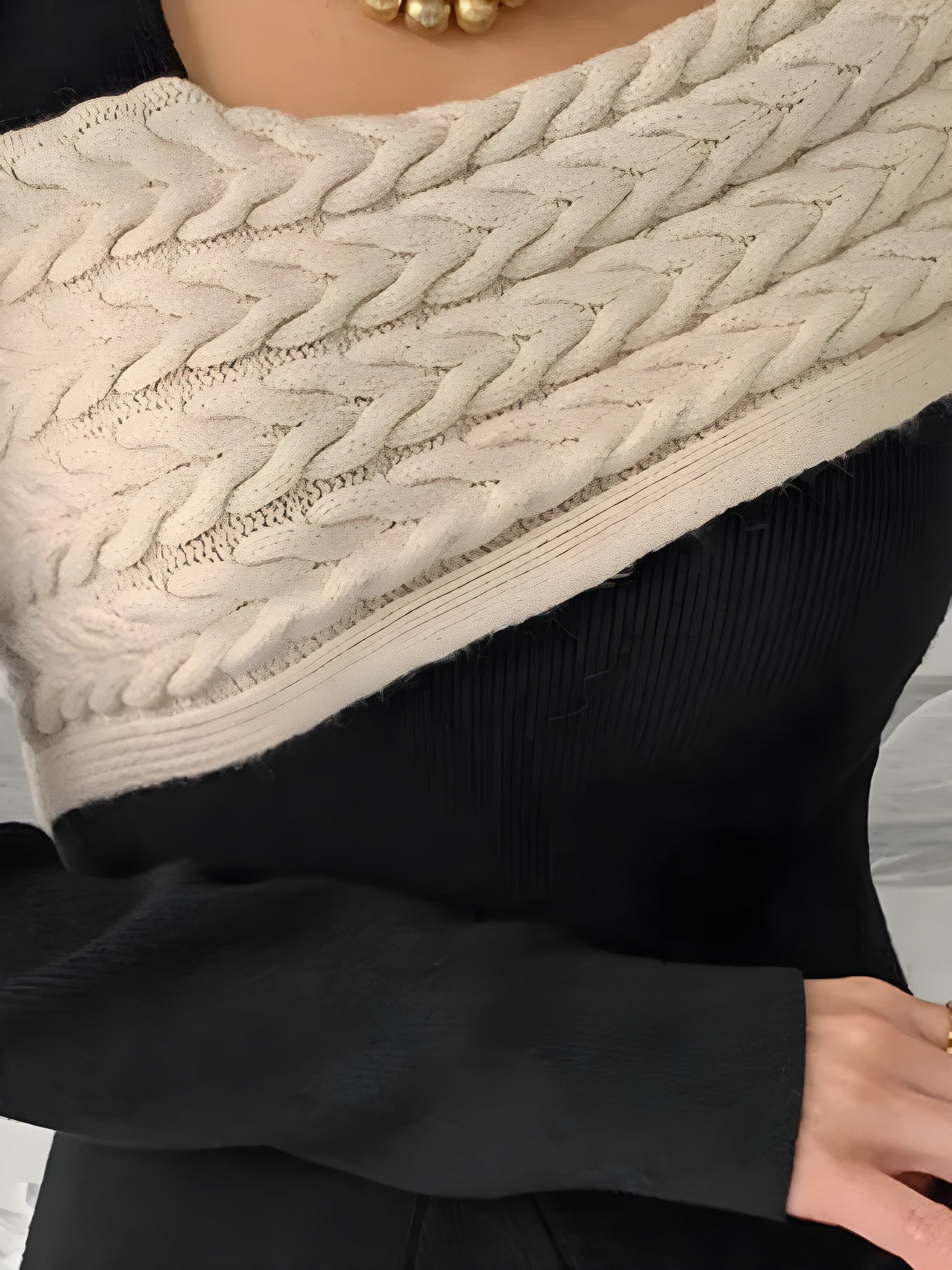 robe en maille col irrégulier contrastant