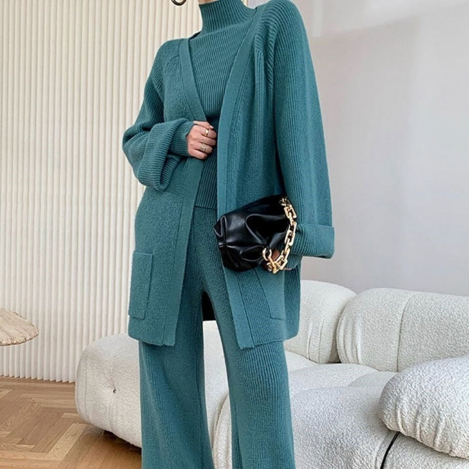#Color_Peacock Blue