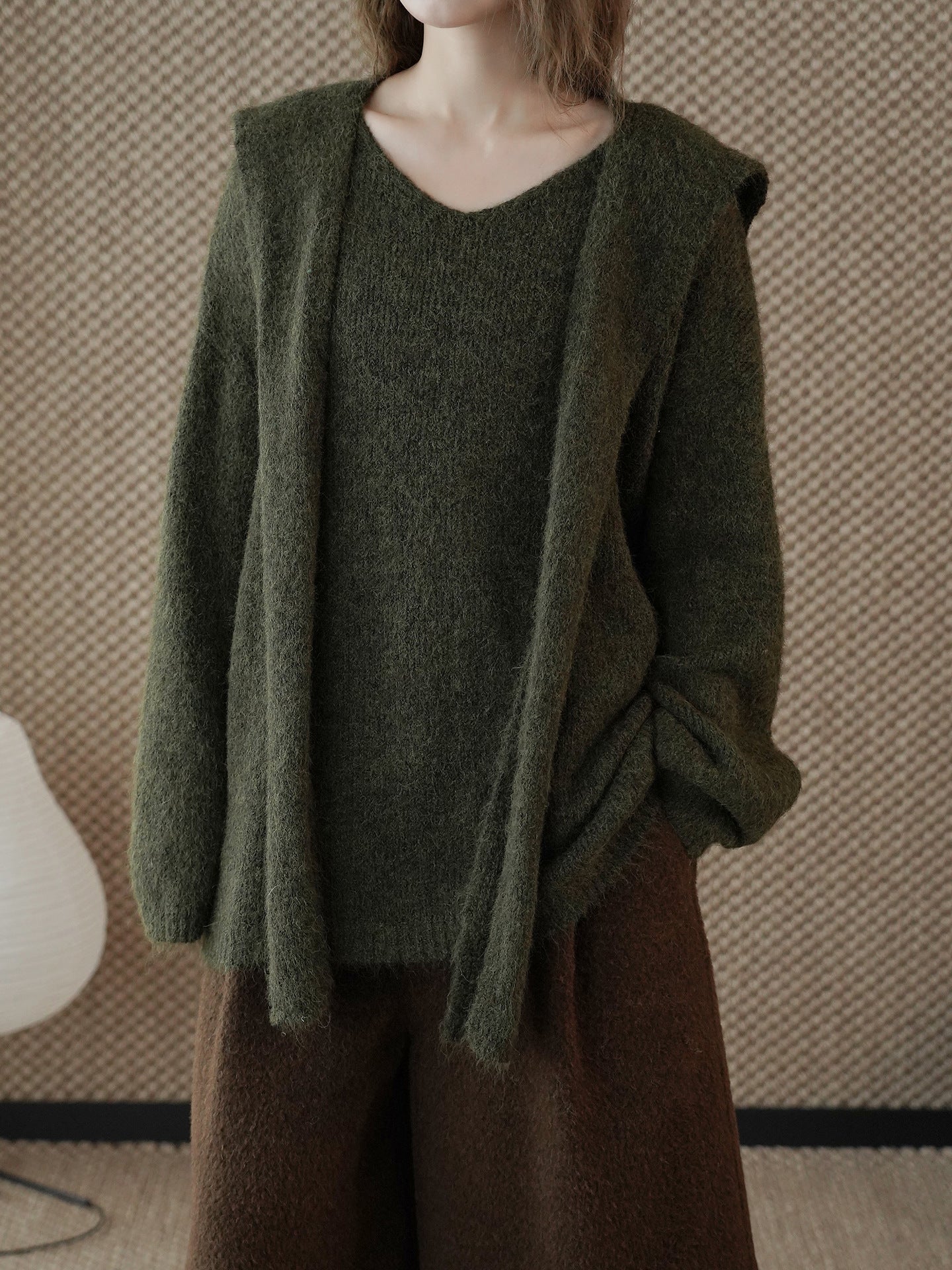 ELNOVÉ Andréa Color-Block V-Neck Sweater