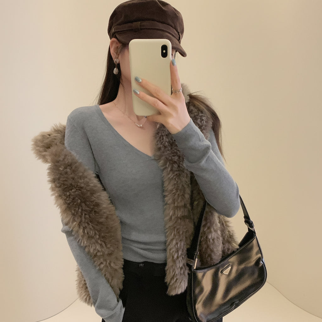 ELNOVÉ White V-Neck Slim Knit Sweater