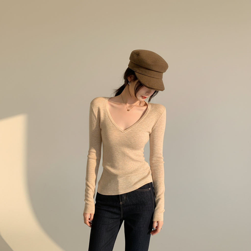 ELNOVÉ White V-Neck Slim Knit Sweater