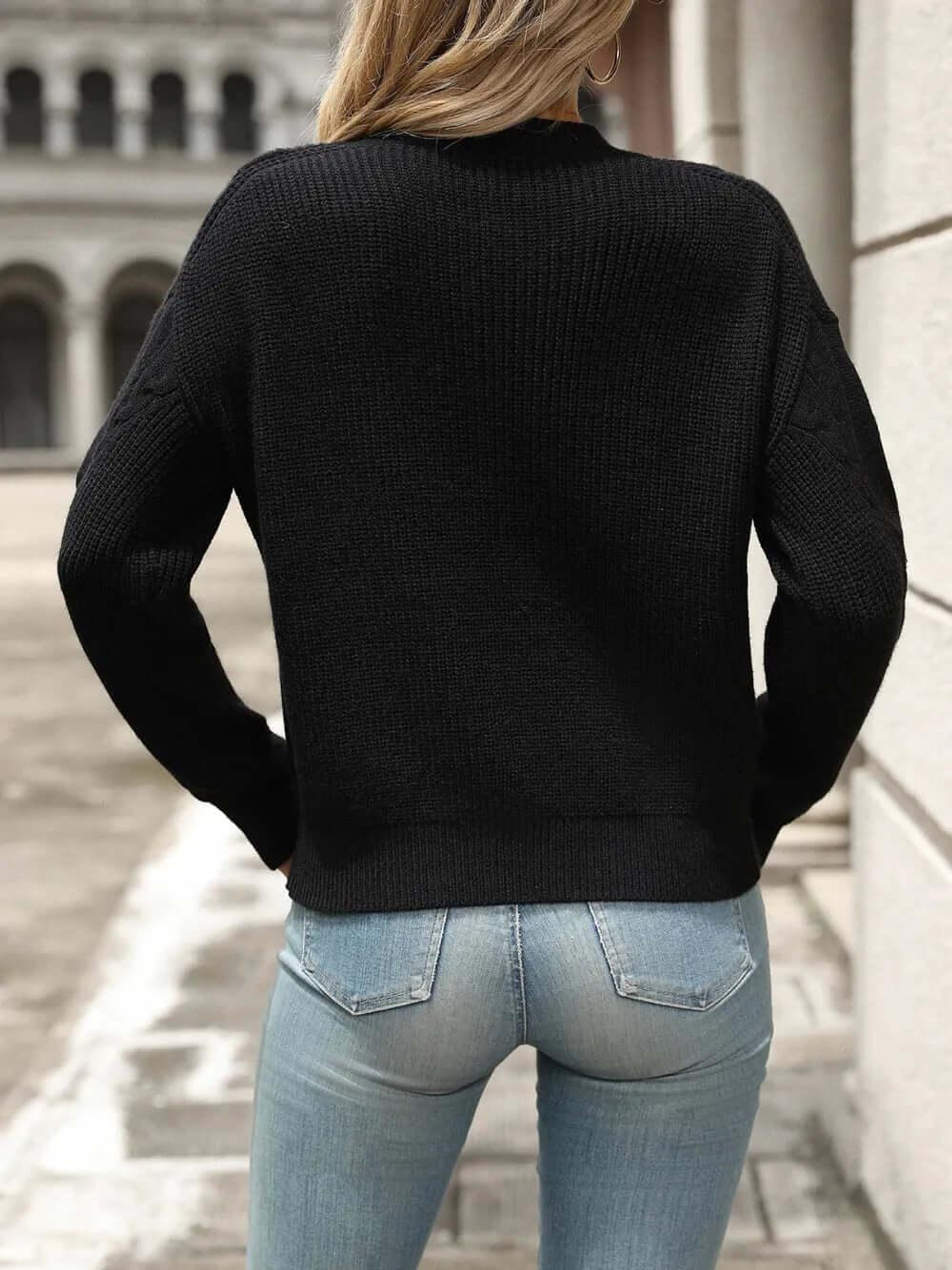 Léonie Stitched Crewneck Sweater#Color_Black