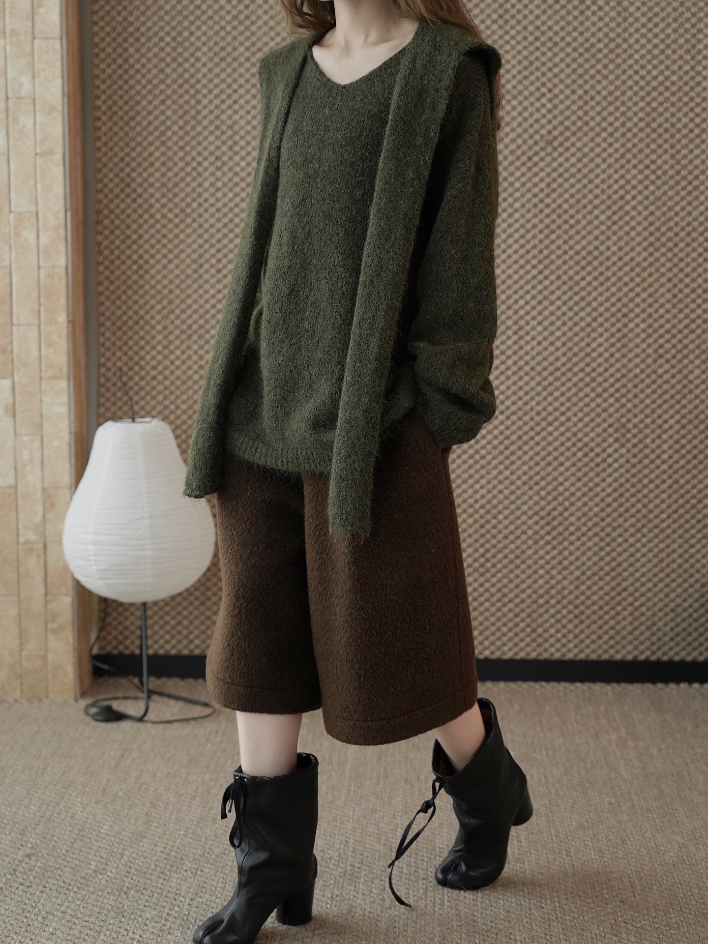 ELNOVÉ Andréa Color-Block V-Neck Sweater