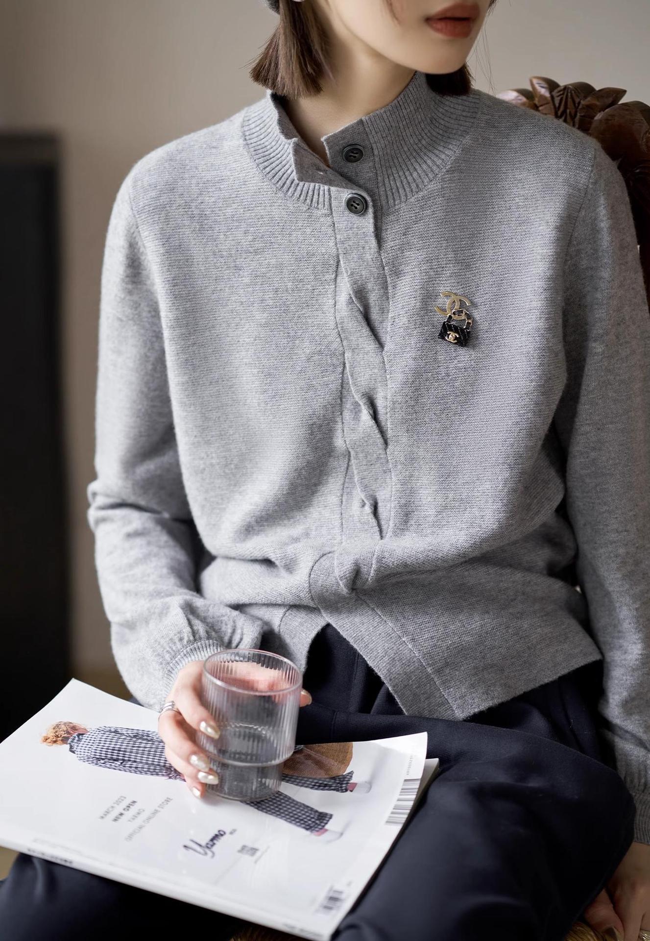 ELNOVÉ Chambord Stand-Collar Merino Sweater