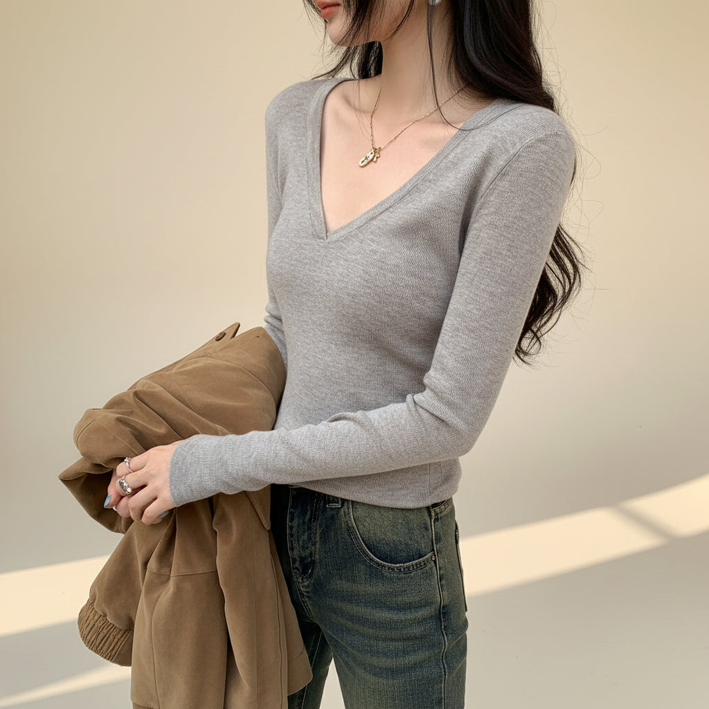 ELNOVÉ White V-Neck Slim Knit Sweater