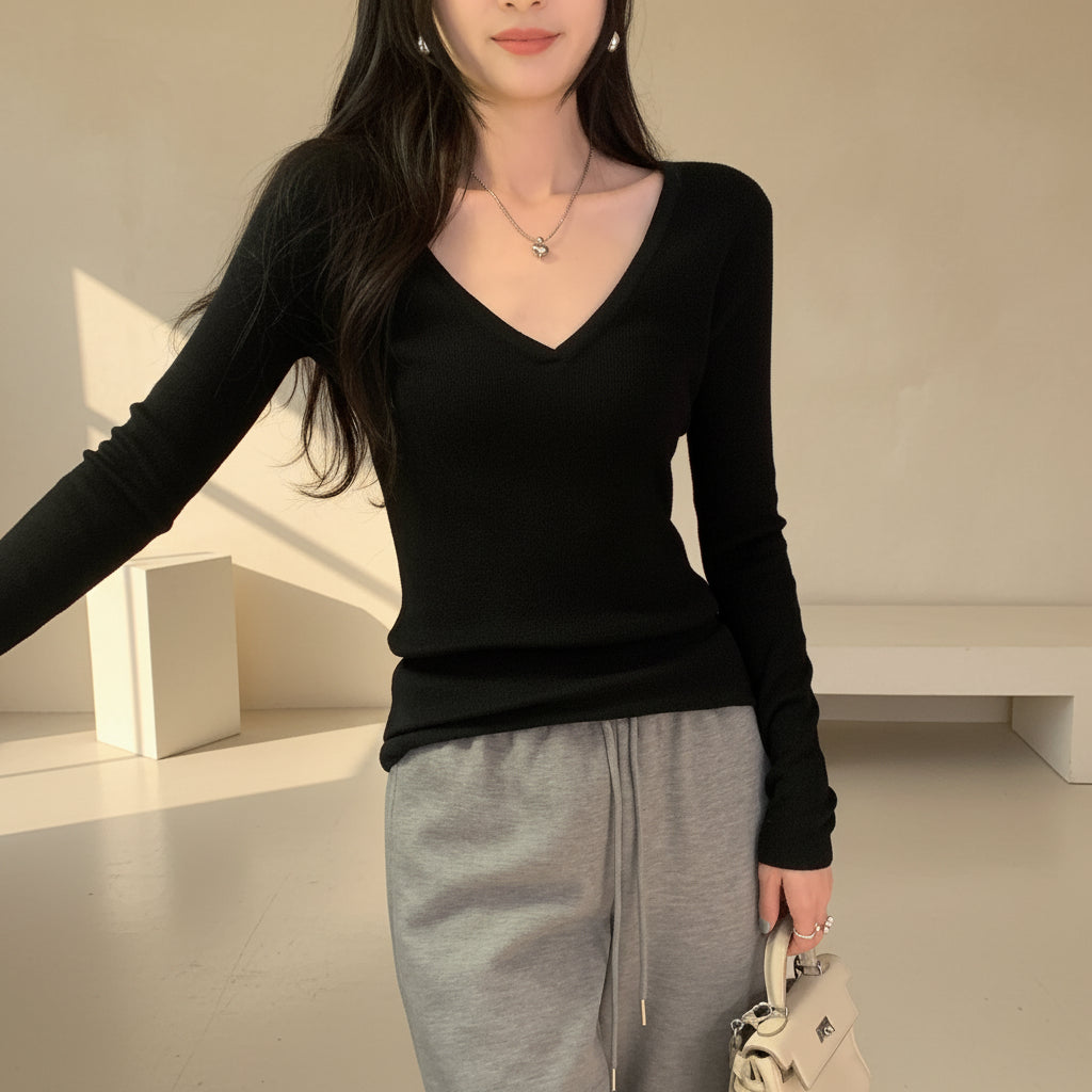 ELNOVÉ White V-Neck Slim Knit Sweater