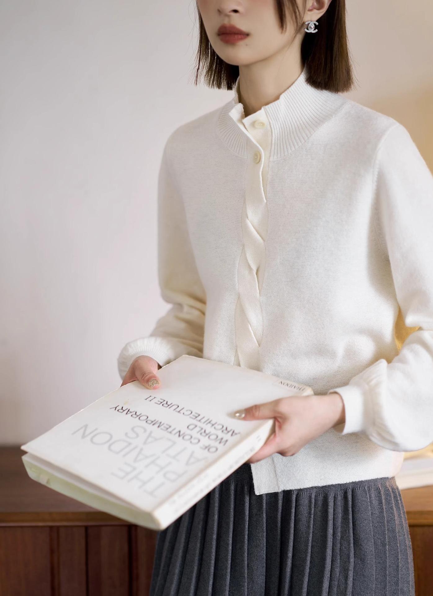 ELNOVÉ Chambord Stand-Collar Merino Sweater