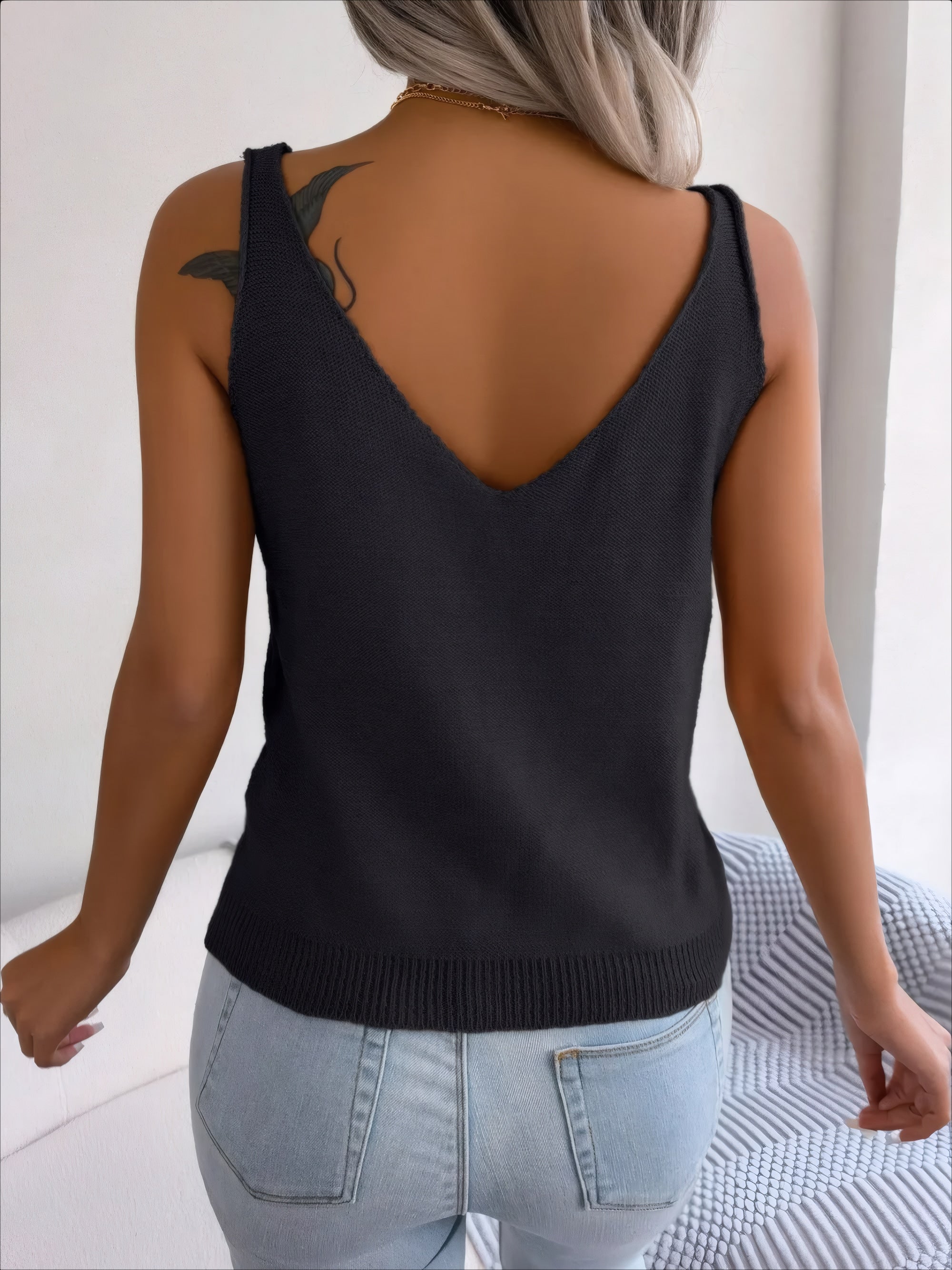 ELNOVÉ Alix Scoop-Neck Knit Vest #Color_Black