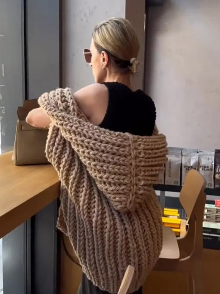 gilet in maglia con cappuccio